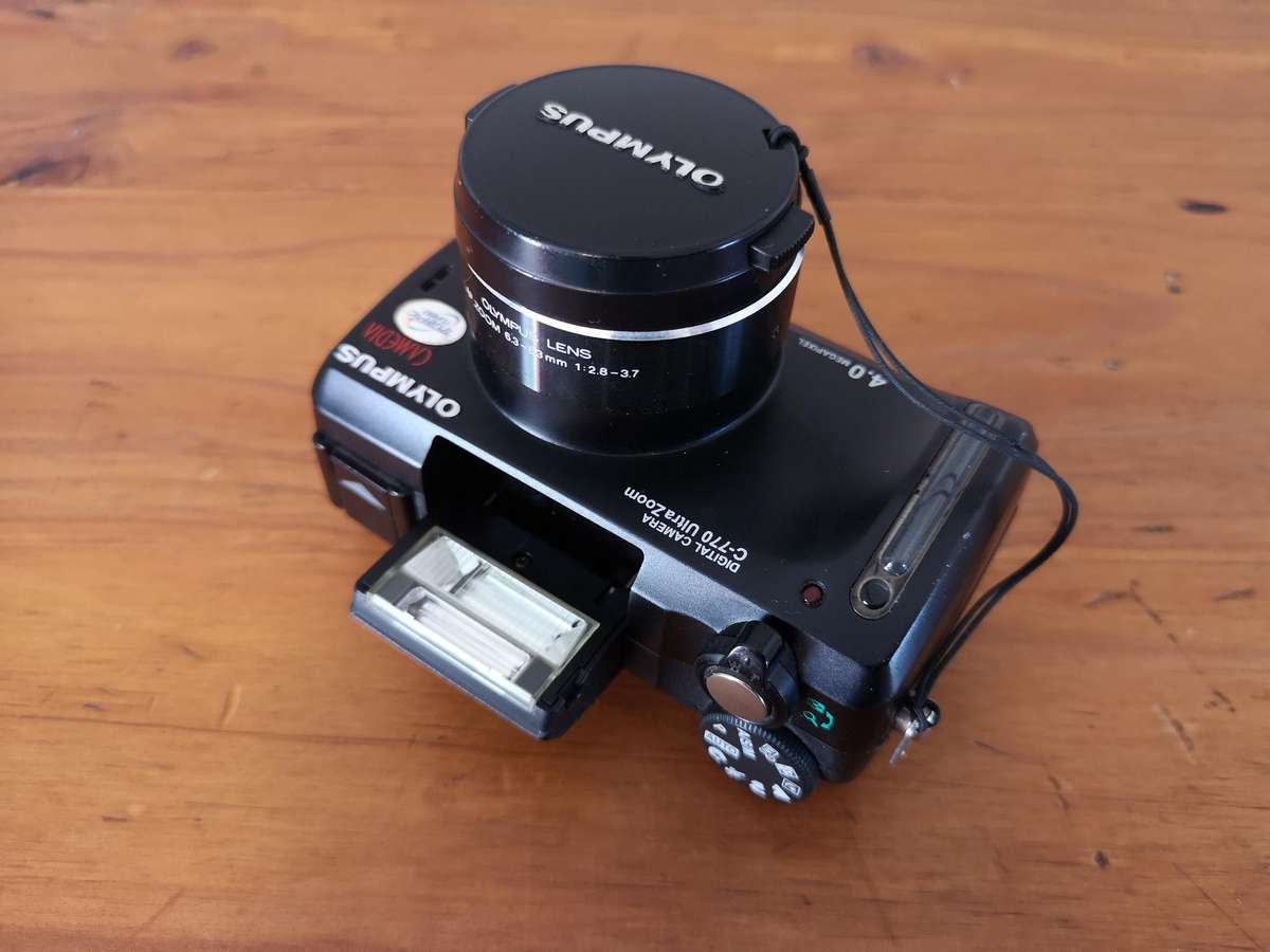 Olympus Camedia C-770 digital camera