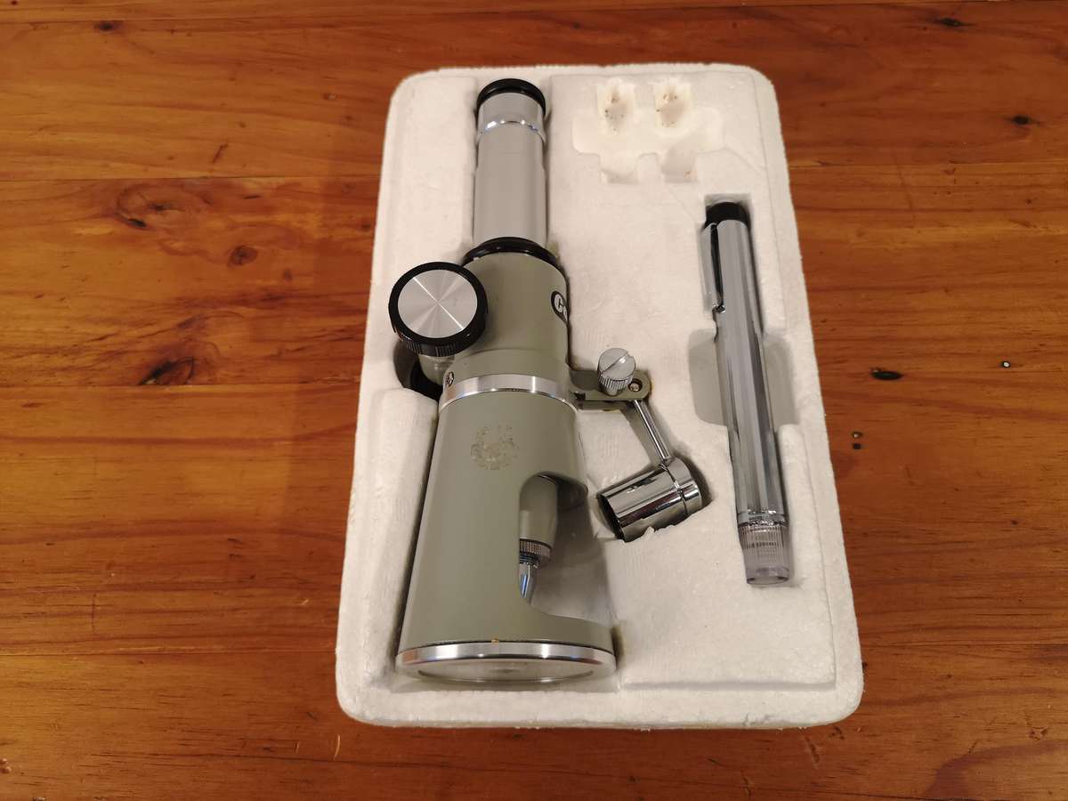 Carton Japan field Microscope