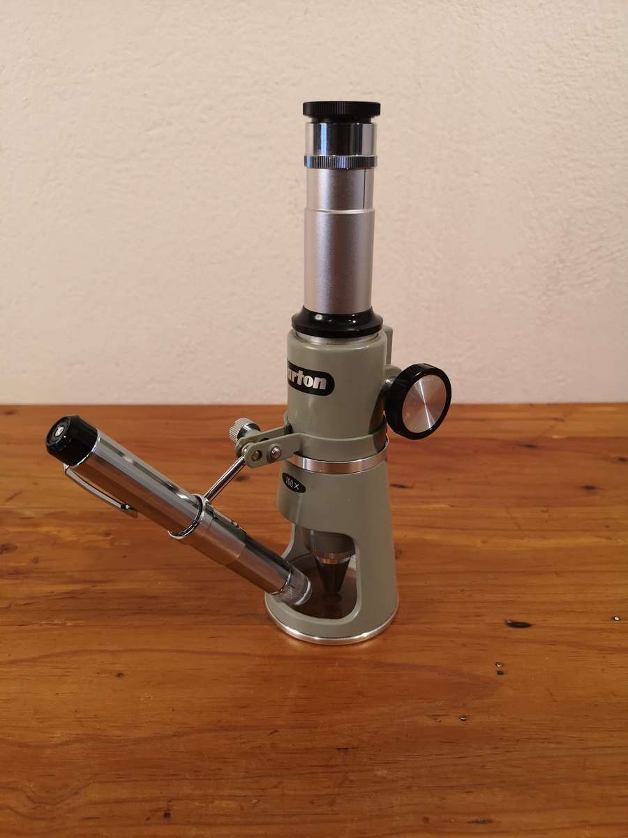 Carton Japan field Microscope