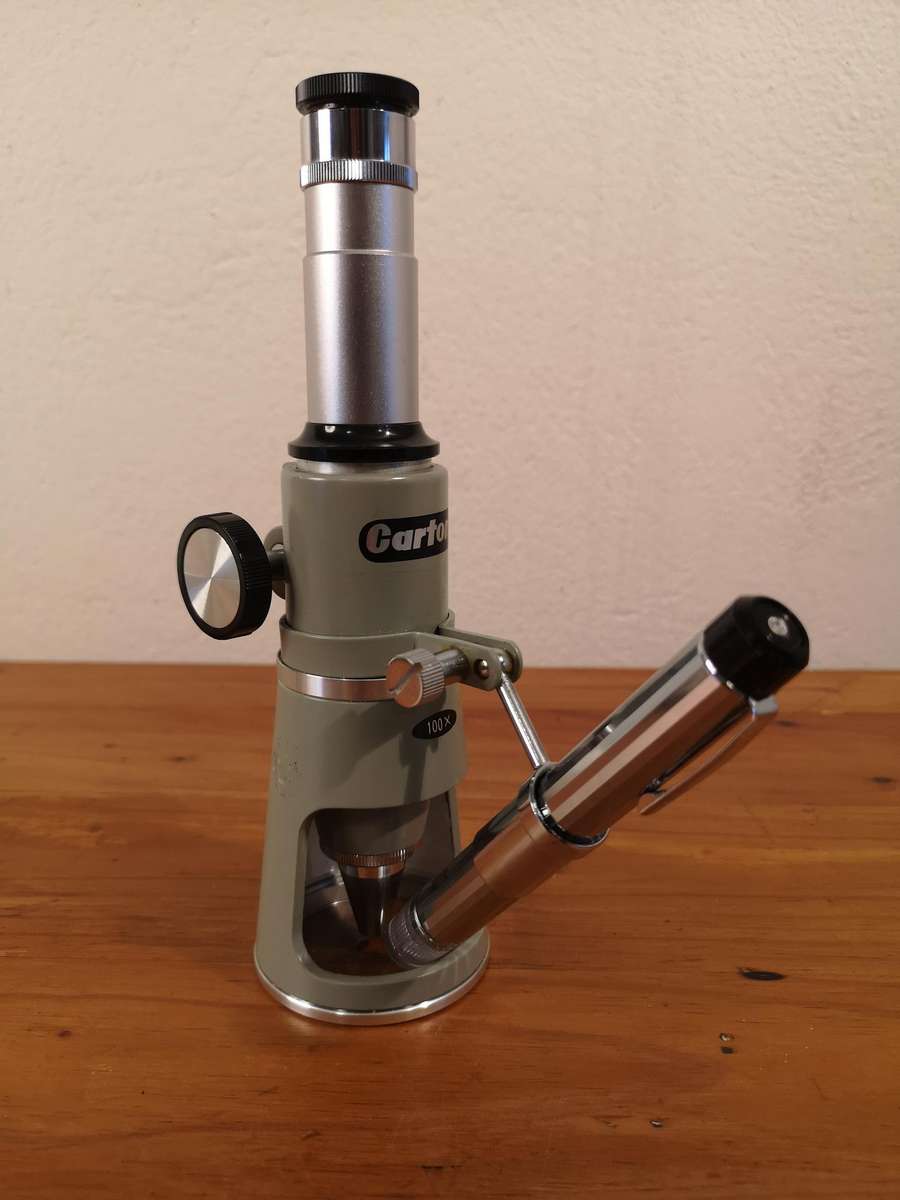 Carton Japan field Microscope