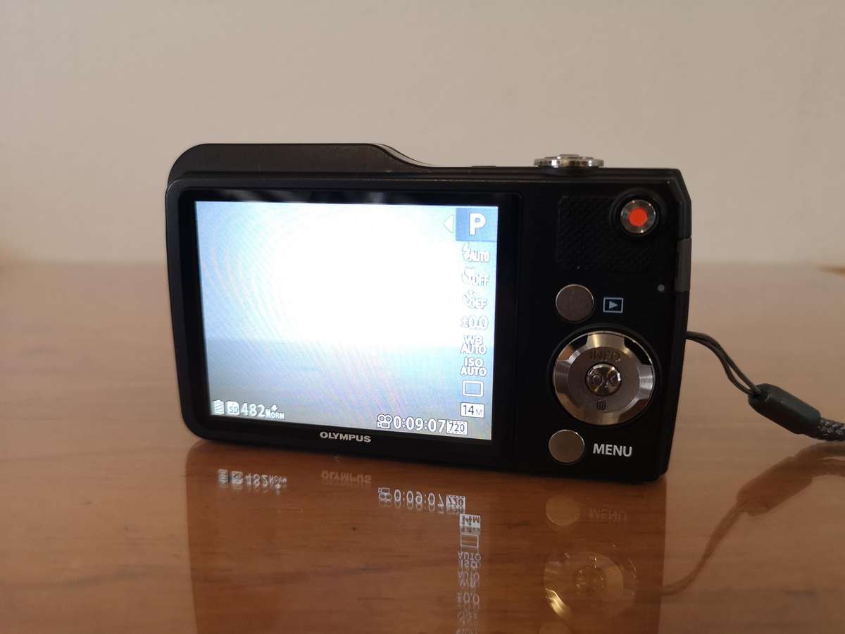 Olympus VG-170 14mp digital compact camera