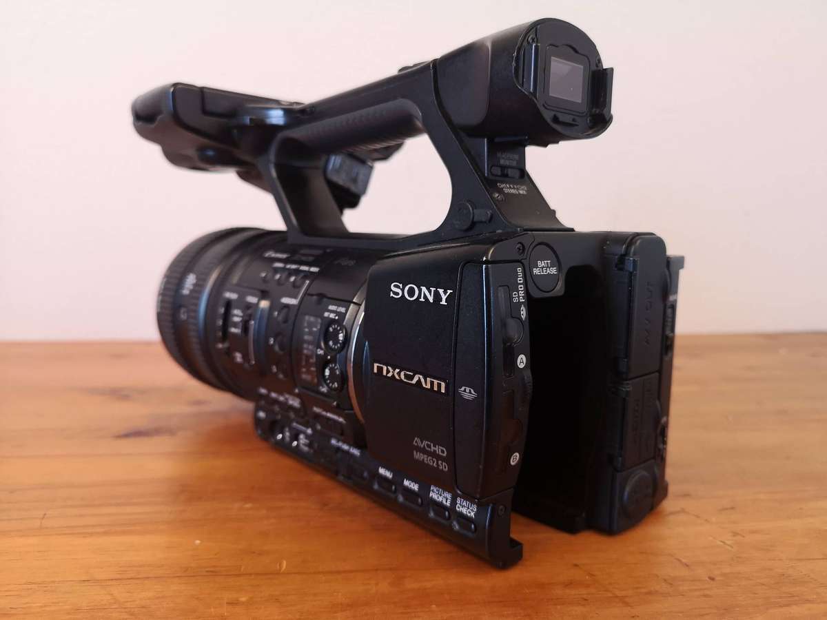 Sony HXR-NX5N Professional Camcorder