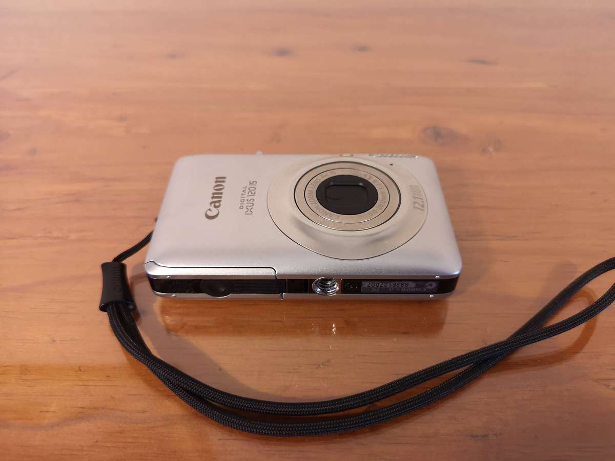 Canon Digital Ixus 120 IS ultra compact digital camera