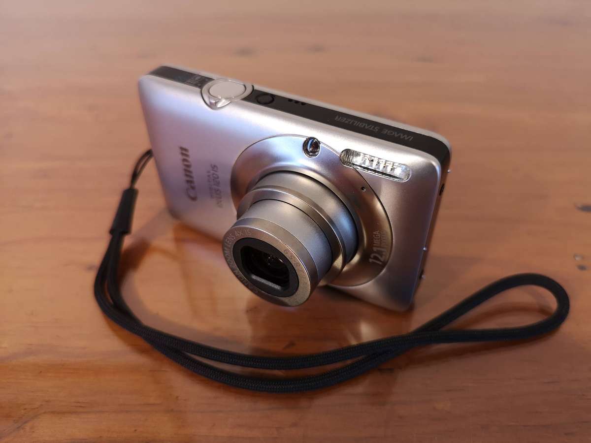 Canon Digital Ixus 120 IS ultra compact digital camera