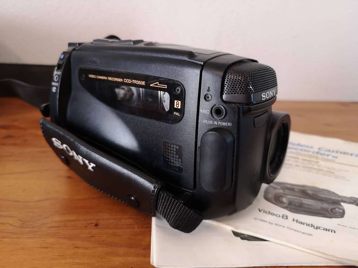 Sony Handycam Video 8 CCD-TR350E camcorder