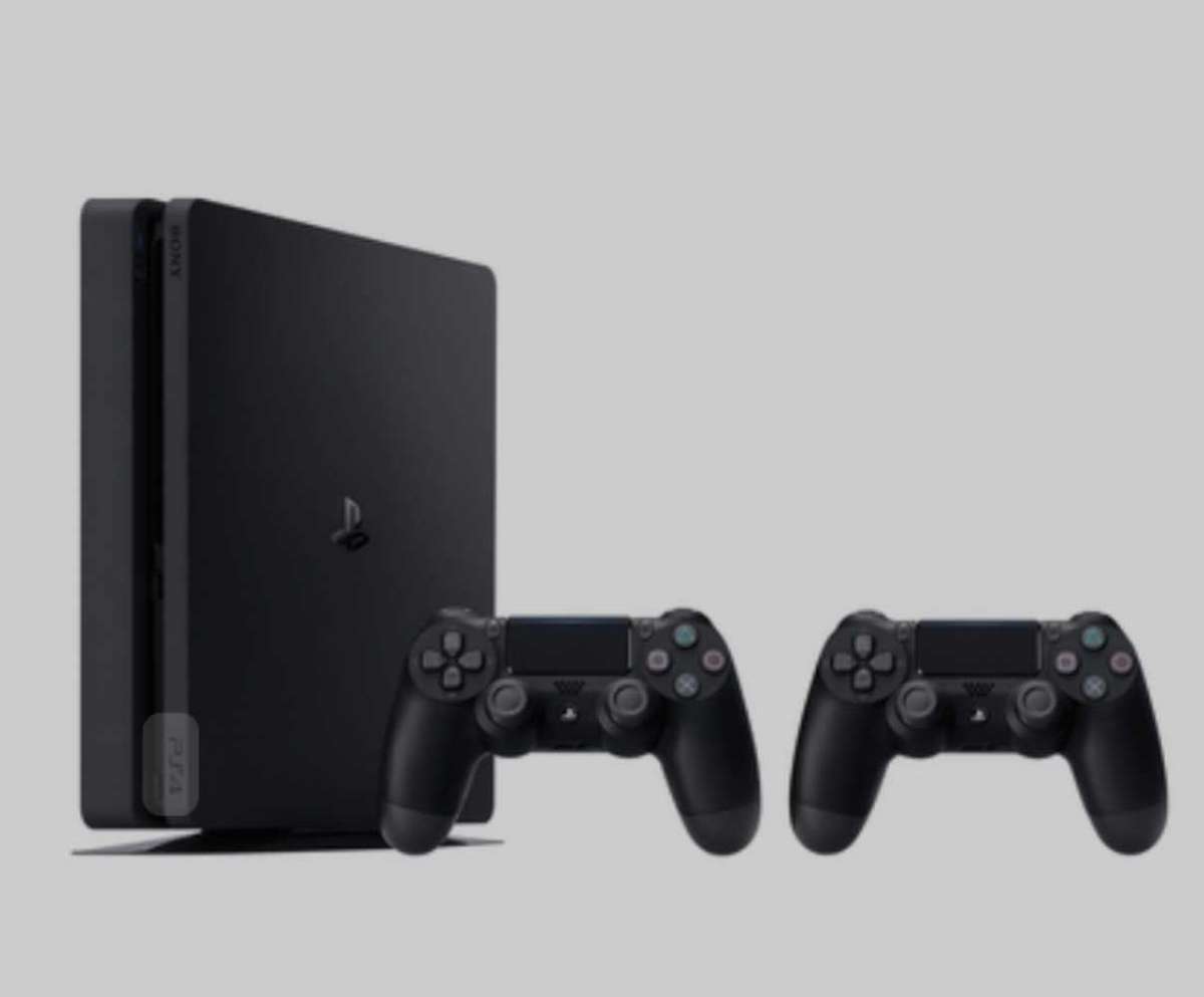 Ps4 Slim 500gb with 2 Controllers