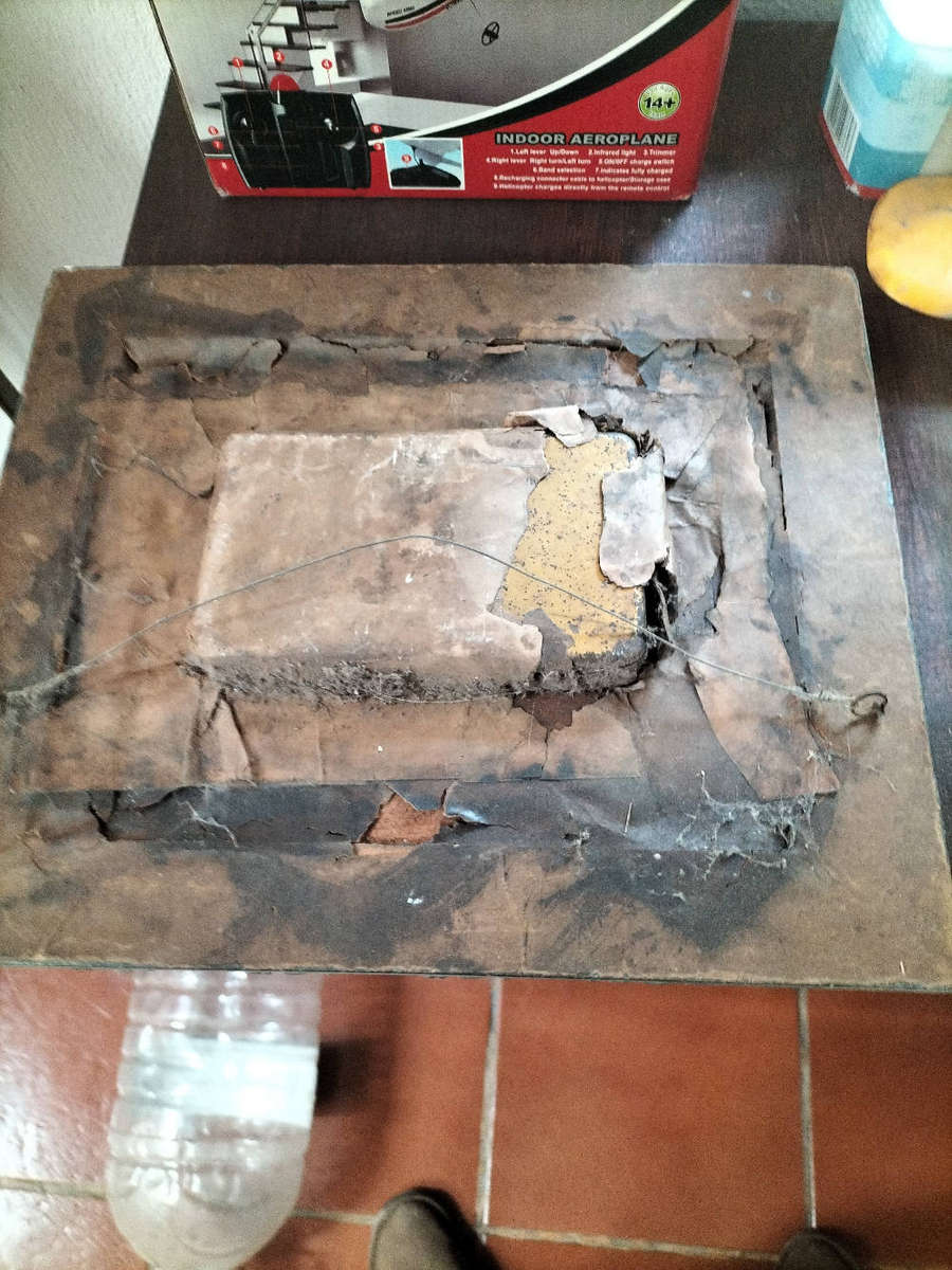 Antique Boer War 1900 Queen Victoria Framed Commemorative chocolate tin