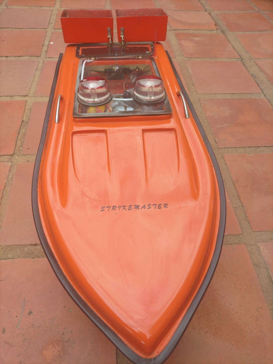 Vintage StrikeMaster RC Speedboat  Running Perfectly  2.4GHz Upgraded
