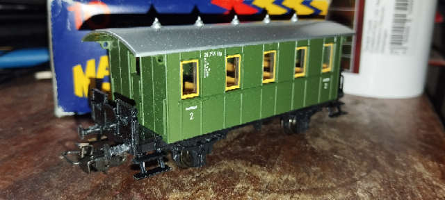 Märklin DR 2nd Class Coach 4039 - HO AC