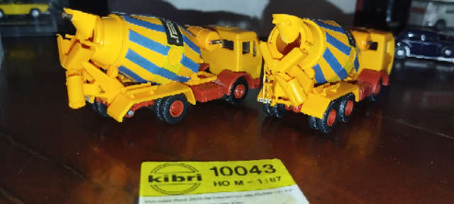 Kibri 2 x Mercedes Benz Cement Readymix Lorries - Pre Built 10043 - 1/87 Scale