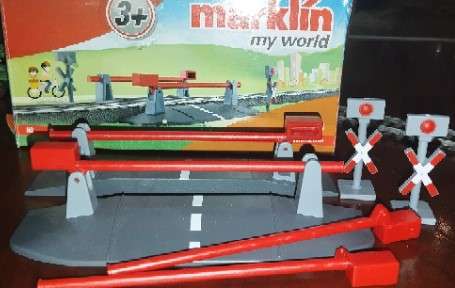 Märklin My World Level Crossing - HO Scale