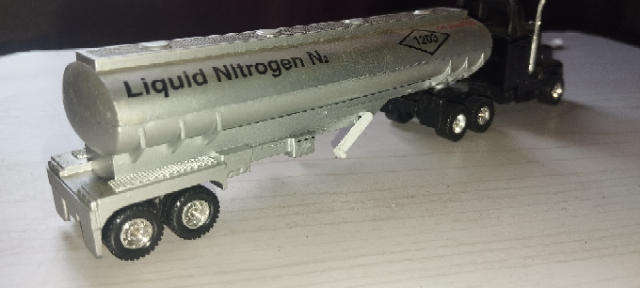 Maisto American Style Tanker Lorry - Liquid Nitrogen - 1/87 Scale