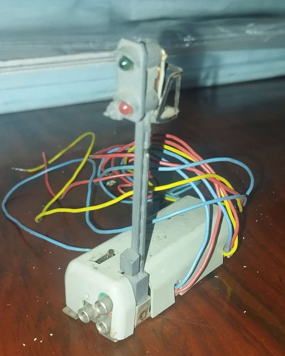 Märklin Electric Stop Go Signal - HO Scale