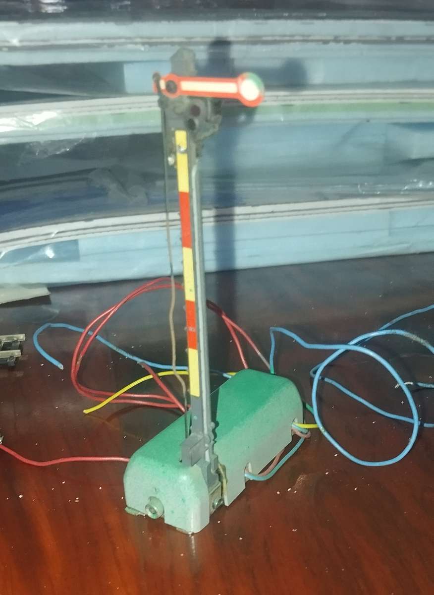 Märklin Electric Controlled Semaphore Signal - HO Scale