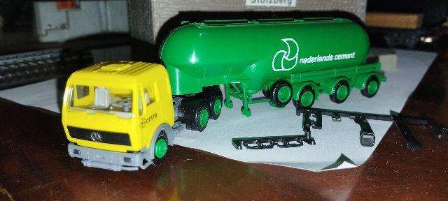 Herpa Mercedes Benz Cement Tanker Lorry - 1/87 Scale