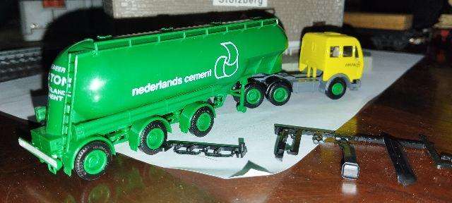 Herpa Mercedes Benz Cement Tanker Lorry - 1/87 Scale