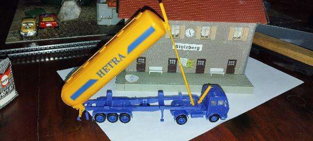 Herpa Mercedes Benz Grain Tanker Lorry - 1/87 Scale