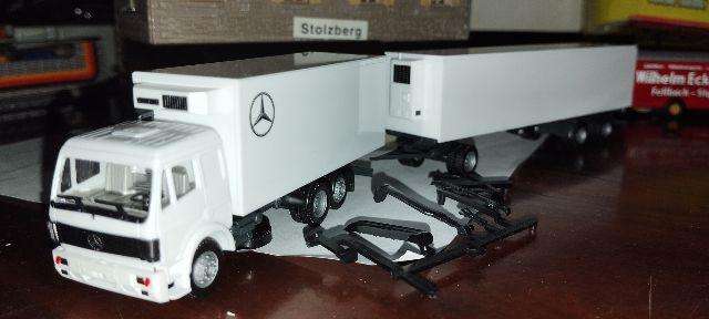 Herpa Mercedes Benz Refrigerator Truck & Trailer - 1/87 Scale