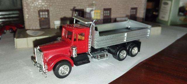 Herpa Peterbilt Tip Truck - 1/87 Scale