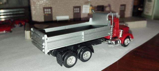 Herpa Peterbilt Tip Truck - 1/87 Scale