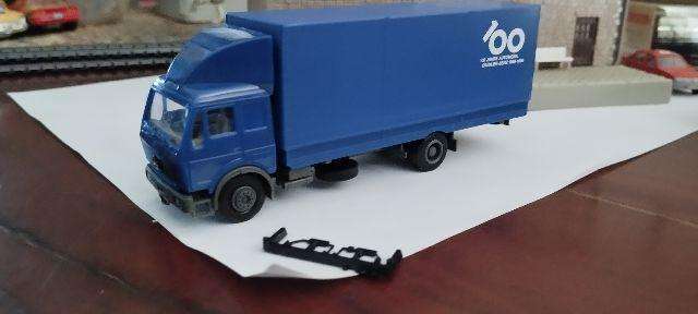 Herpa Mercedes Benz Delivery Truck - 1/87 Scale