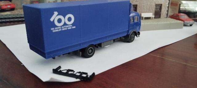 Herpa Mercedes Benz Delivery Truck - 1/87 Scale