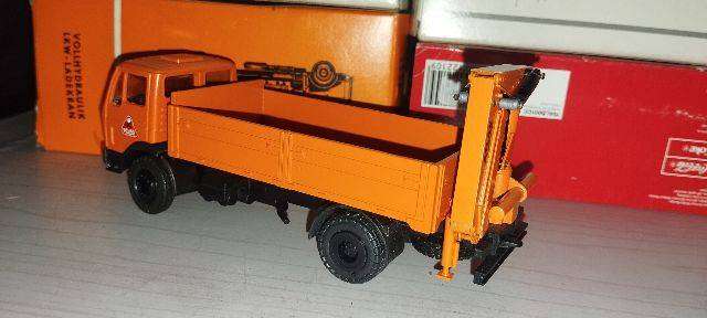 Conrad - Mercedes Benz Flatbed Truck with Atlas Hydraulic Crane - 1/50 scale