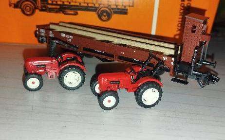 Märklin DB Flat Wagon with Brakemans Cabin and Two Tractor Load - 46978 - HO Scale