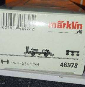 Märklin DB Flat Wagon with Brakemans Cabin and Two Tractor Load - 46978 - HO Scale