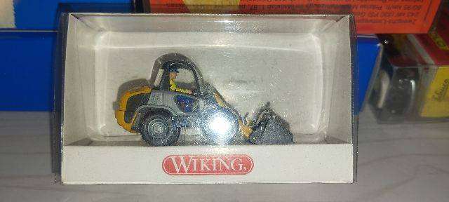 Wiking Kramer 280 Wheeled Loader with Operator - 1/87 Scale