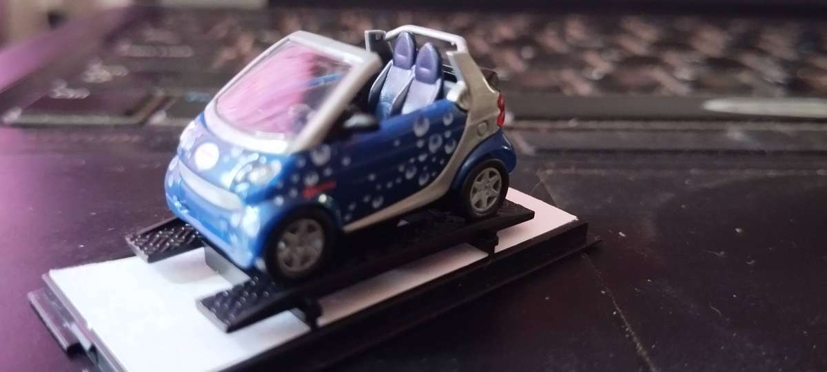 Busch Smart Fortwo Cabrio - Förstina Sprudel- 1/87 Scale