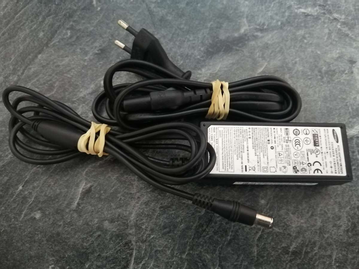 (REFURBISHED) SAMSUNG S20D300HY - 20 INCH - LED - HDMI-VGA MONITOR