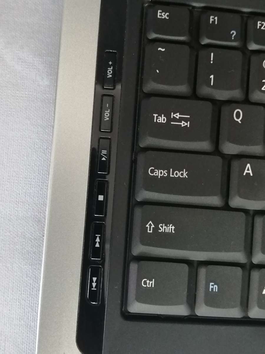 ACER ASPIRE 5670 VINTAGE LAPTOP - "COLLECTORS"