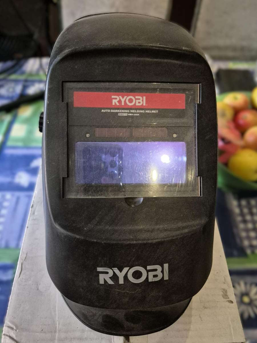 Disston Inverter Welder and Welding Helmet