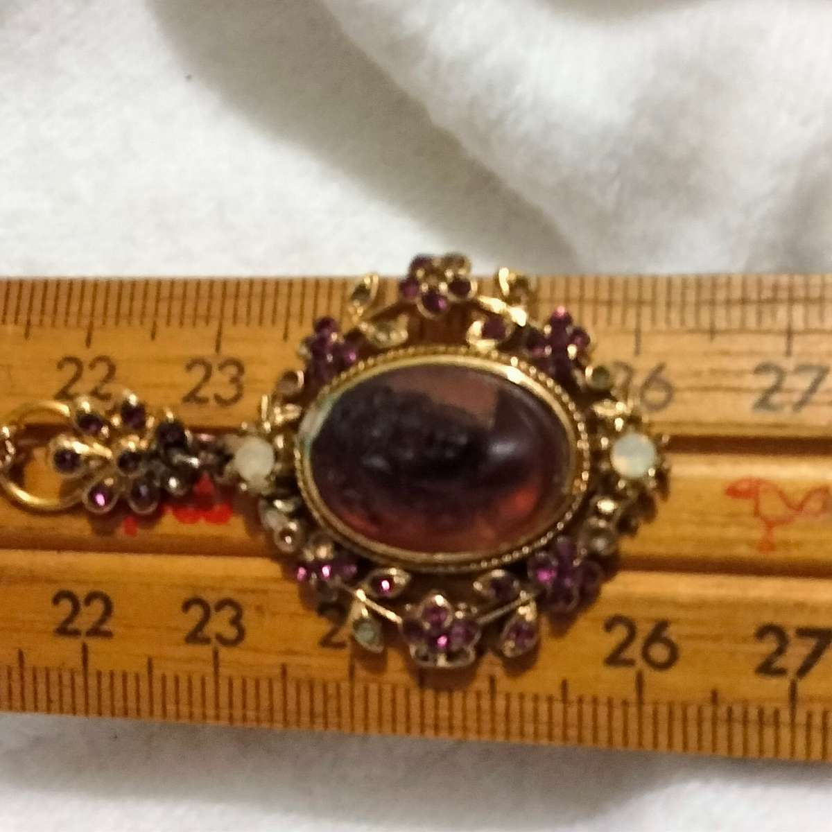 Necklace 1980 CAMEO 3D Glass Amethyst fab Rhinestones in flowers+leaves rope trim chain gold tone