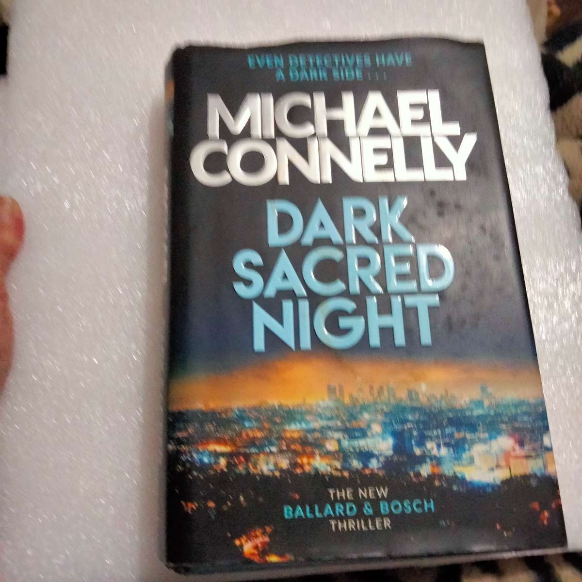 Michael Connelly Dark Sacred night 2018 author print Signed Signature pre-owned -soft cover-