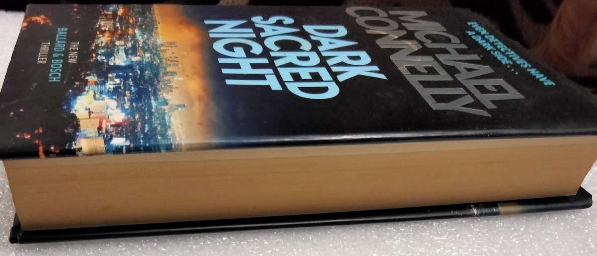 Michael Connelly Dark Sacred night 2018 author print Signed Signature pre-owned -soft cover-