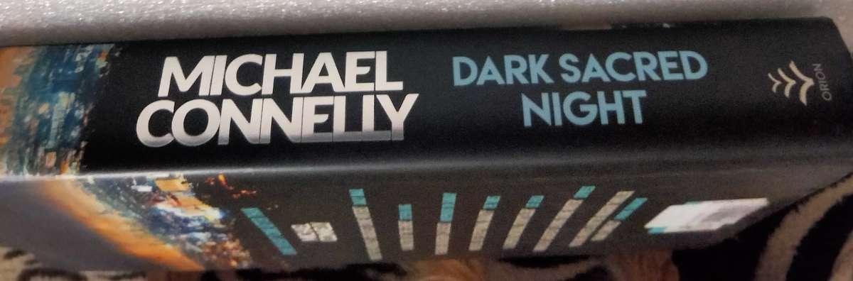 Michael Connelly Dark Sacred night 2018 author print Signed Signature pre-owned -soft cover-