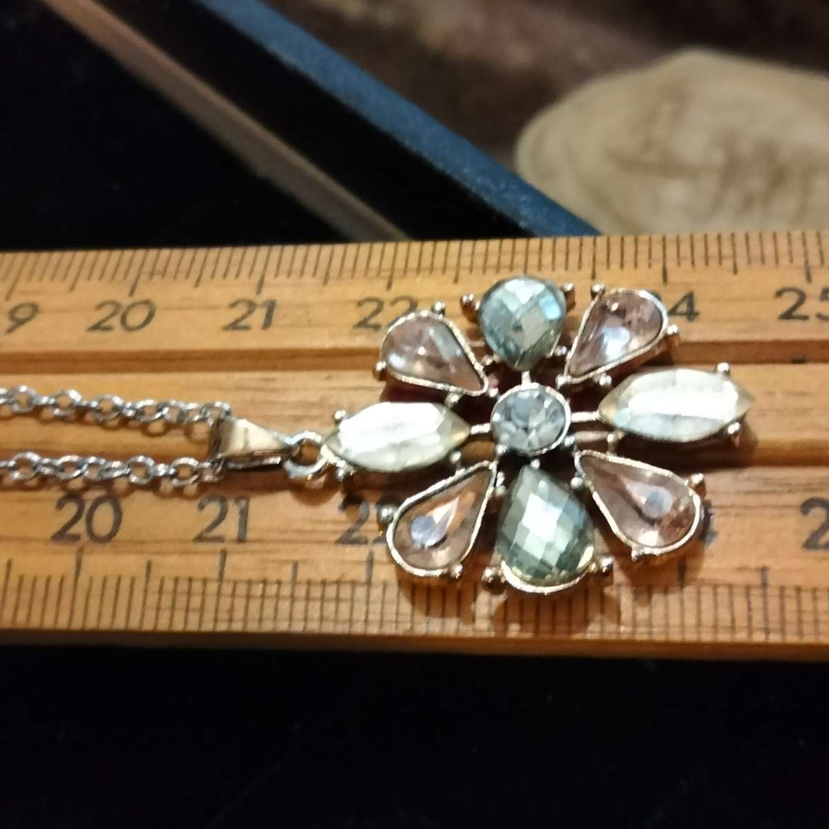 Necklace Crystals Flower synthetic Petals colourful palette - setting gold tone