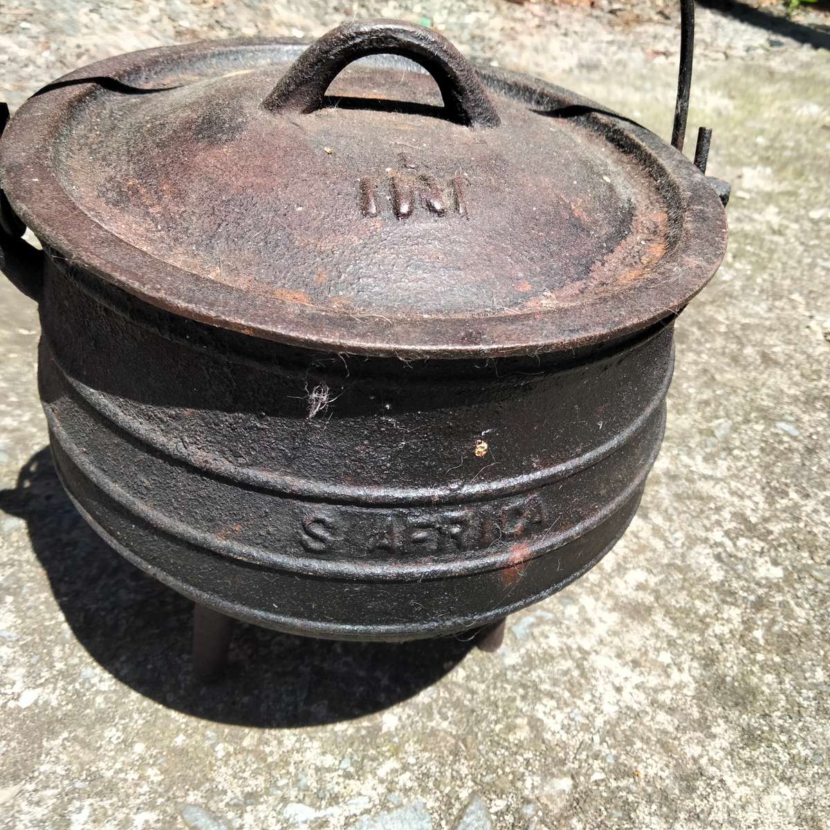 Cast iron black Pot 3 Leg - size JMI 1 -Falkirk - made in South Africa