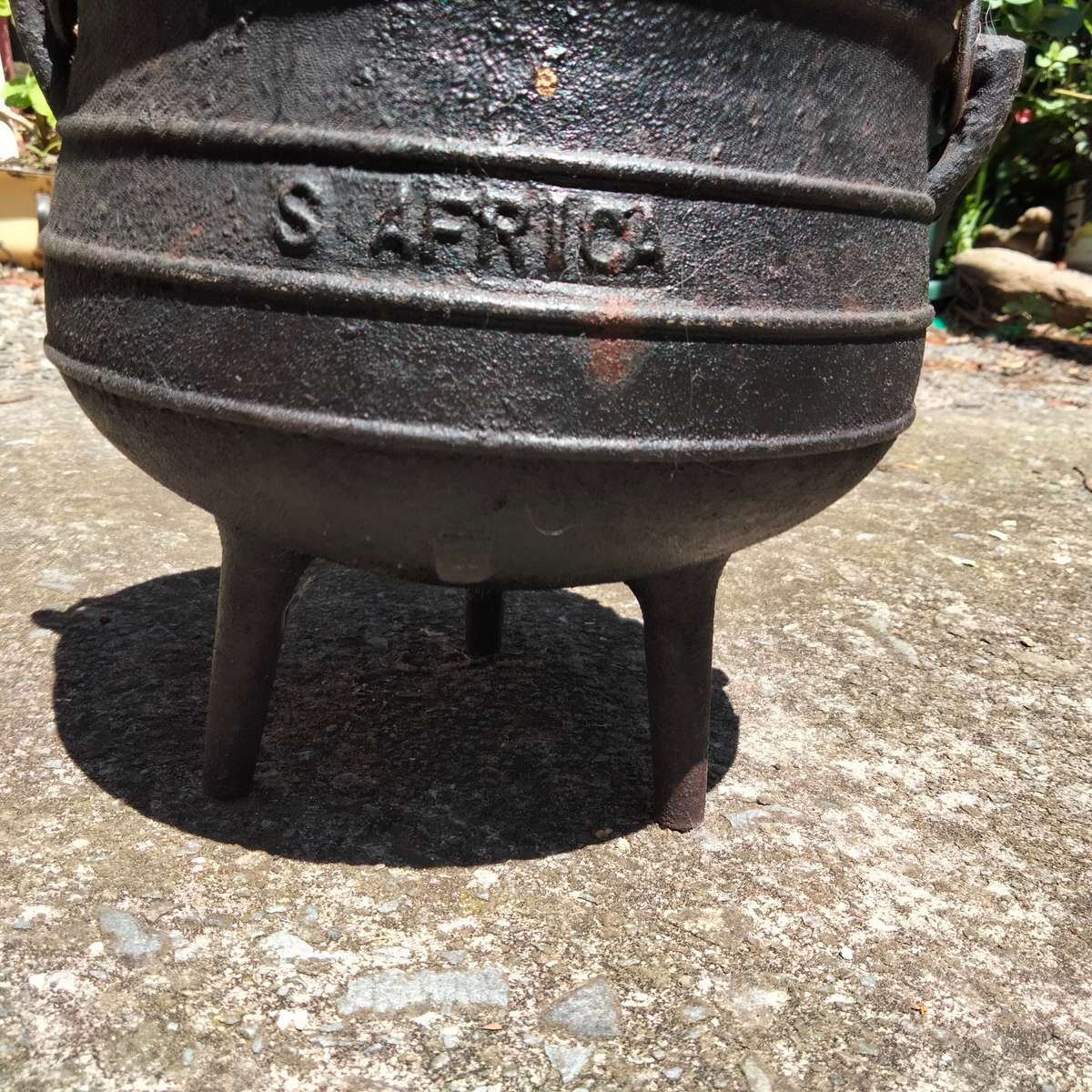 Cast iron black Pot 3 Leg - size JMI 1 -Falkirk - made in South Africa