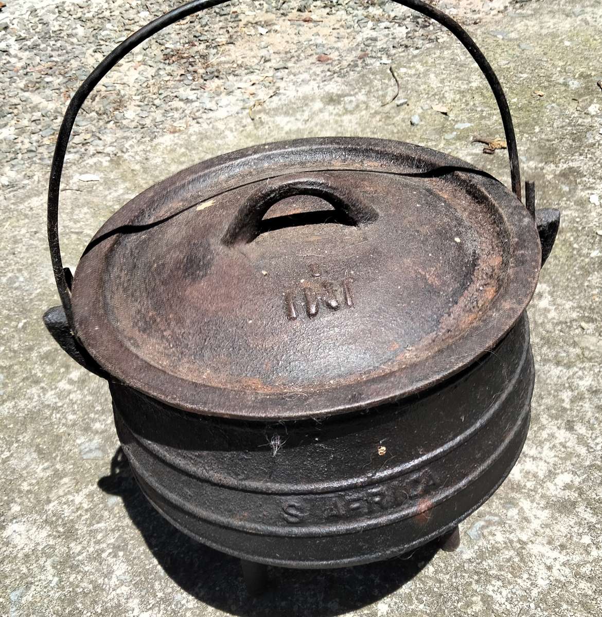 Cast iron black Pot 3 Leg - size JMI 1 -Falkirk - made in South Africa