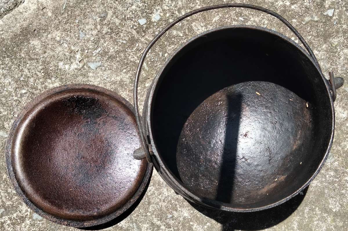 Cast iron black Pot 3 Leg - size JMI 1 -Falkirk - made in South Africa