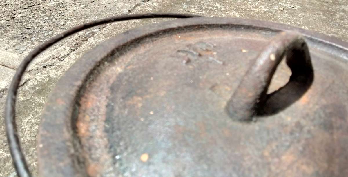 Cast iron black Pot 3 Leg - size JMI 1 -Falkirk - made in South Africa