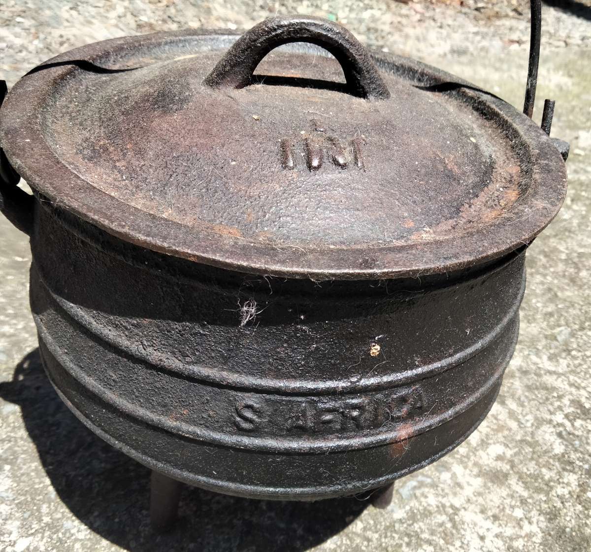 Cast iron black Pot 3 Leg - size JMI 1 -Falkirk - made in South Africa