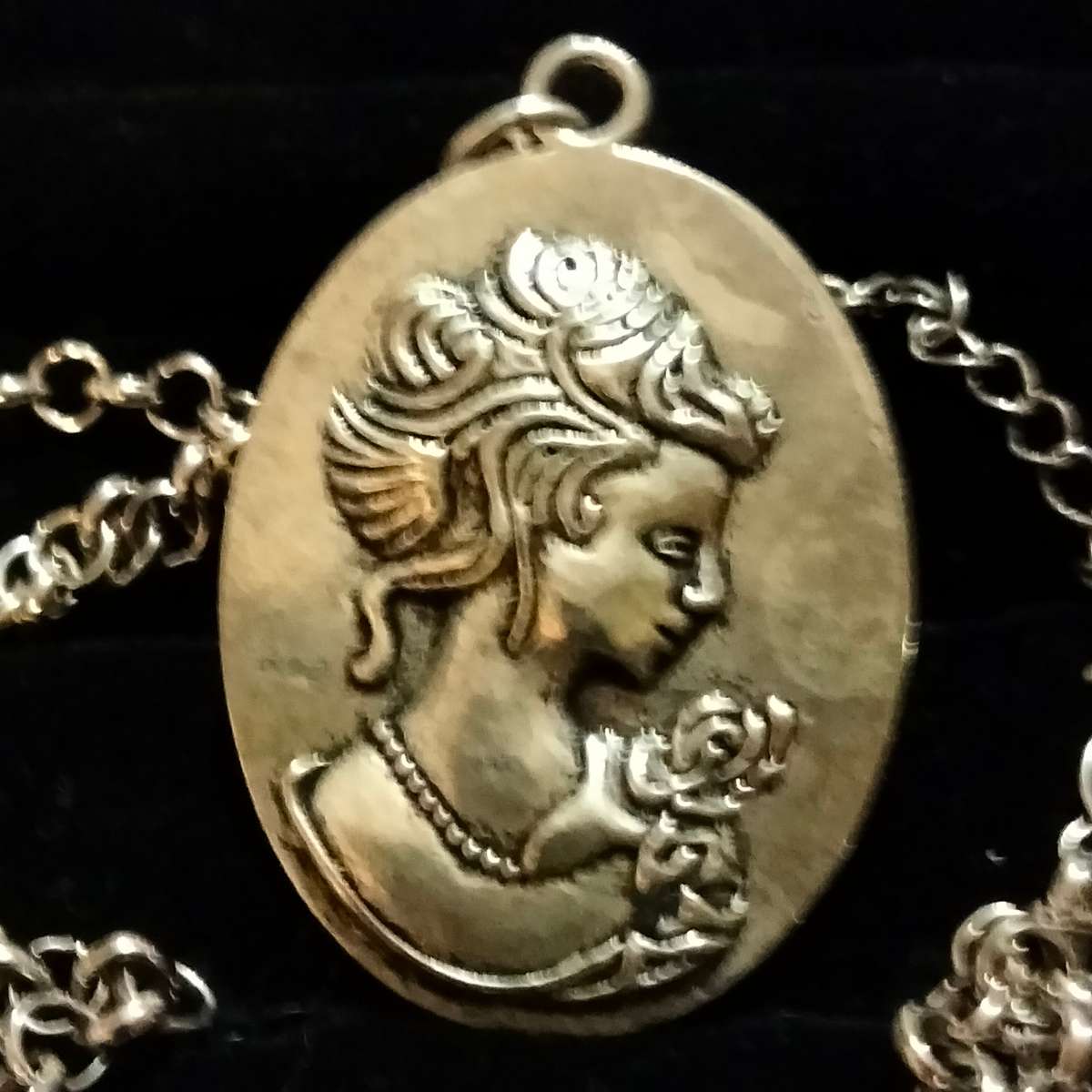Necklace - Cameo Pendant metal embossed+ Silver tone Lobster clasp metal chain