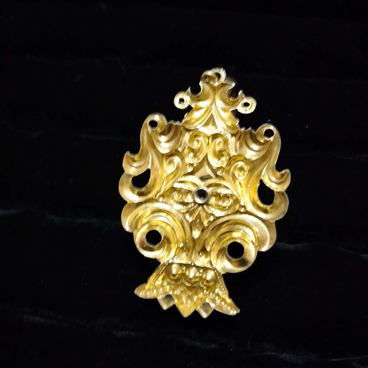 Necklace -Cameo Pendant 3 stonesFiligree  composite black Lobster clasp metal chain