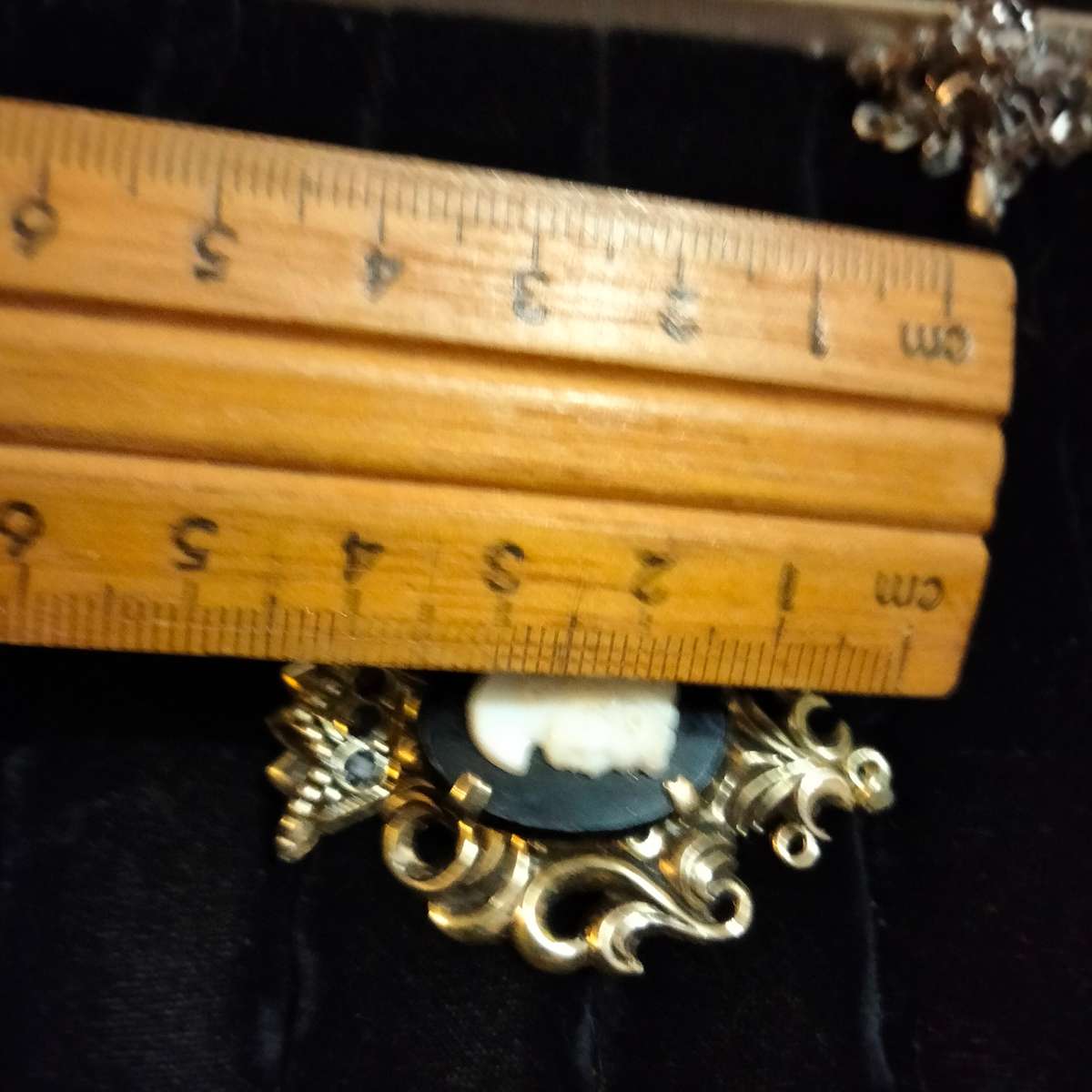 Necklace -Cameo Pendant 3 stonesFiligree  composite black Lobster clasp metal chain