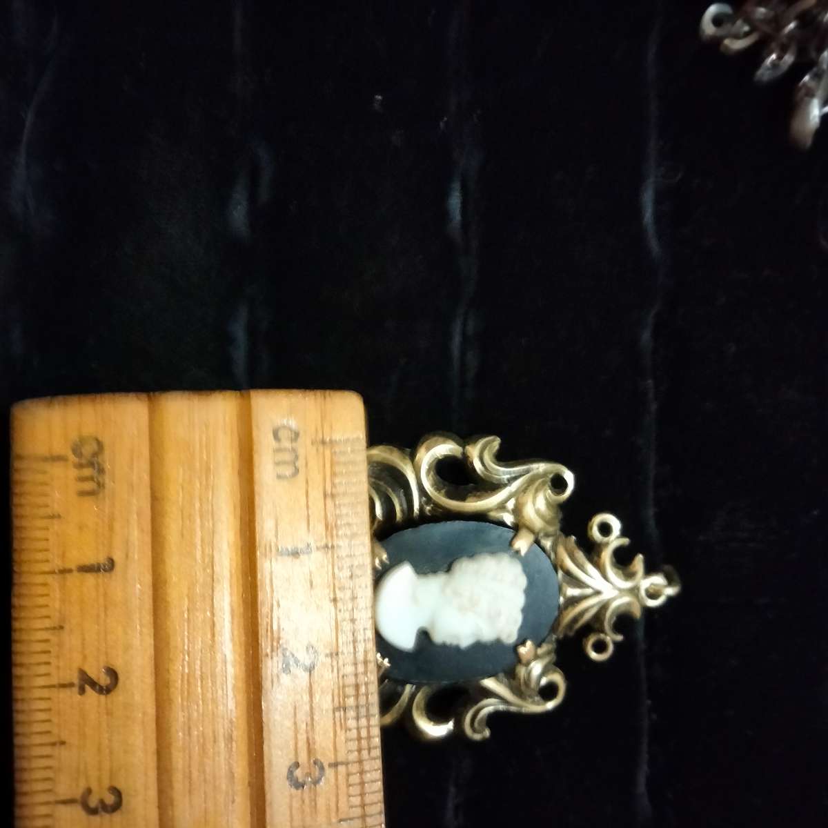 Necklace -Cameo Pendant 3 stonesFiligree  composite black Lobster clasp metal chain