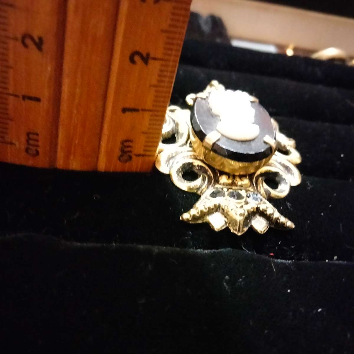 Necklace -Cameo Pendant 3 stonesFiligree  composite black Lobster clasp metal chain